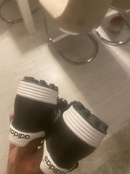 Pantofi adidas pentru teren sintetic