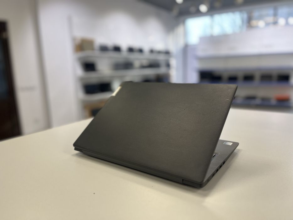 Ноутбук Lenovo.