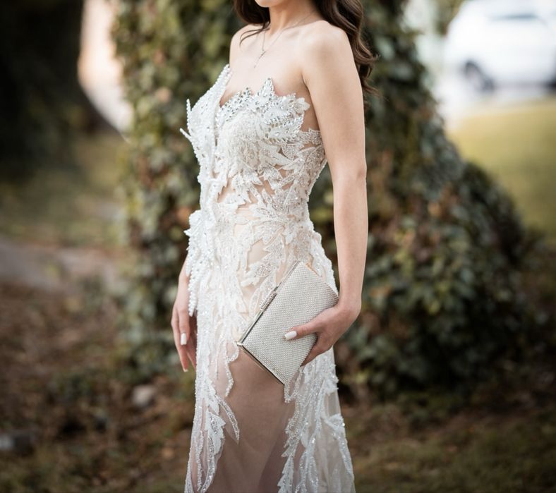 Бална рокля с цепка