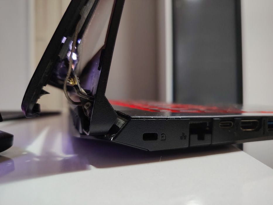 Acer Nitro 5 (17.3" Full HD / i7 8th Gen / 16GB RAM / GTX 1050 / 500GB SSD) — изисква ремонт на Матрица