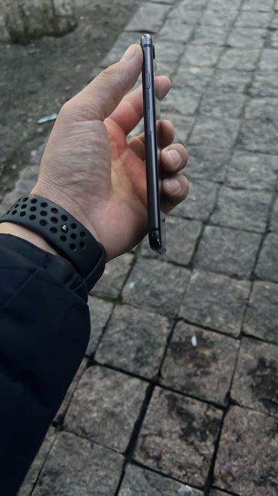 Iphone 8.   .64gb с гарантия