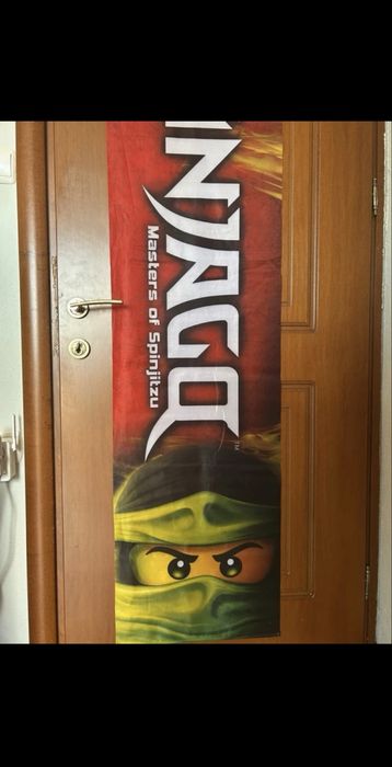 Lego Ninjago Maestrii Spinjitzu Banner oficial de perete Lloyd