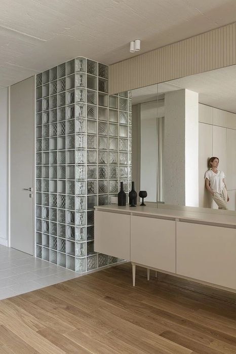 Стеклоблоки, стеноблоки, декоративные стеклянные перегородки.