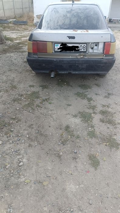 Машина Ауди 80 в3