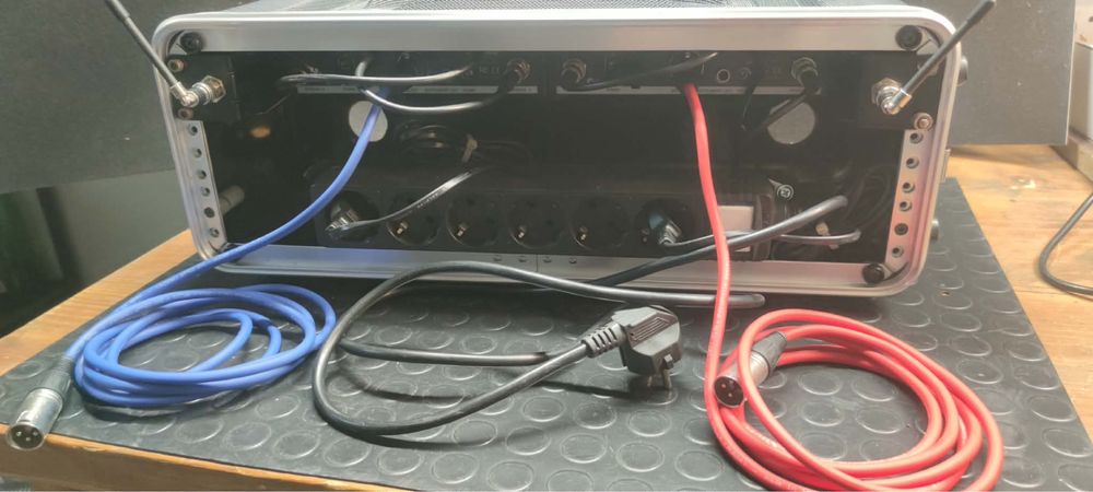 Микрофони- професионален сет 2х Shure SLX4/SLX2 SM58 (R5) в Кейс Proel