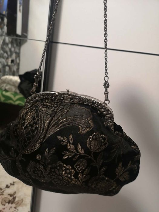 Poseta cu rama si lant din argint 925,
Lucrata fin, manual  pânză 
Mar