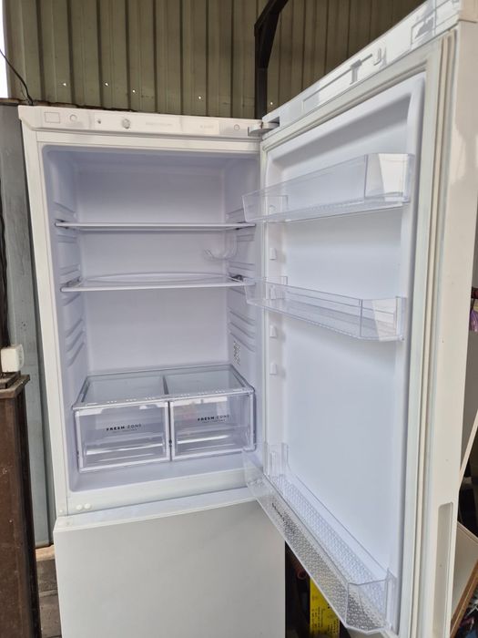 Продаётся двухкамерный холодильник