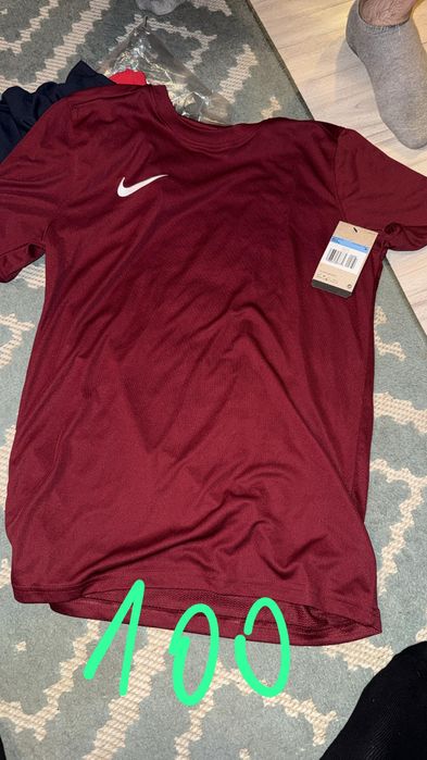 Tricouri noi originale