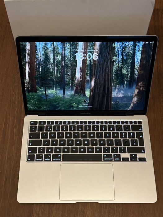 MacBook Air 2020 Intel i3 / 8GB / 256GB Retina baterie nouă 100%