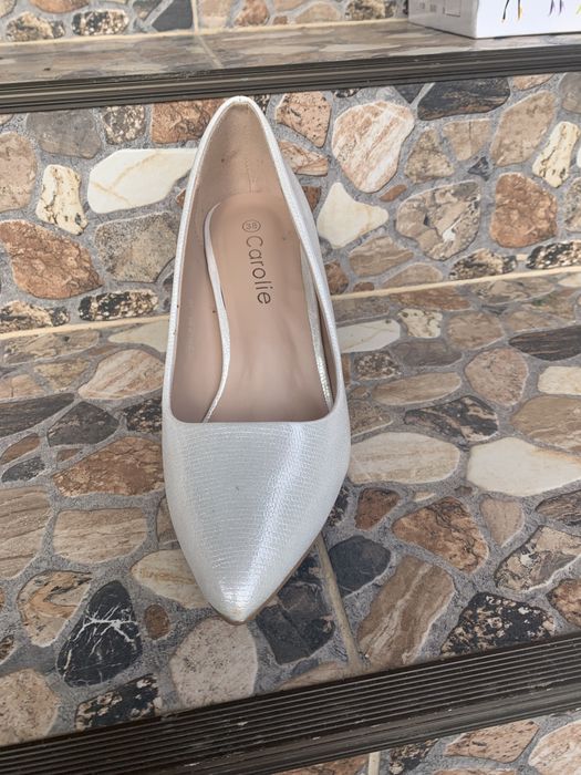 Vand pantofi urgent!