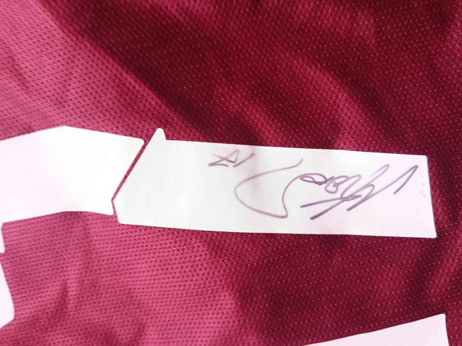 tricou CFR Cluj purtat primit de Meriton Korenica
