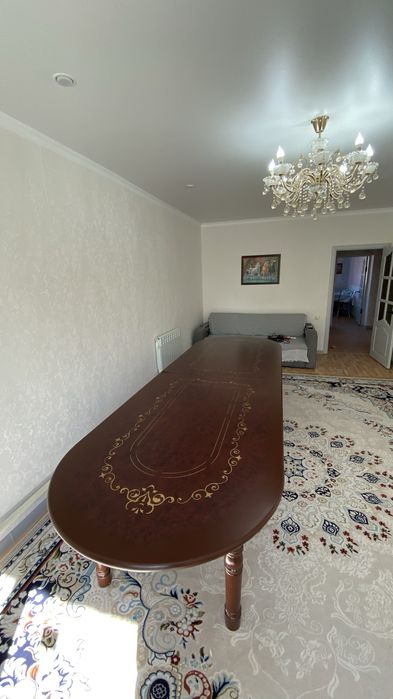 Продам стол для гостиной