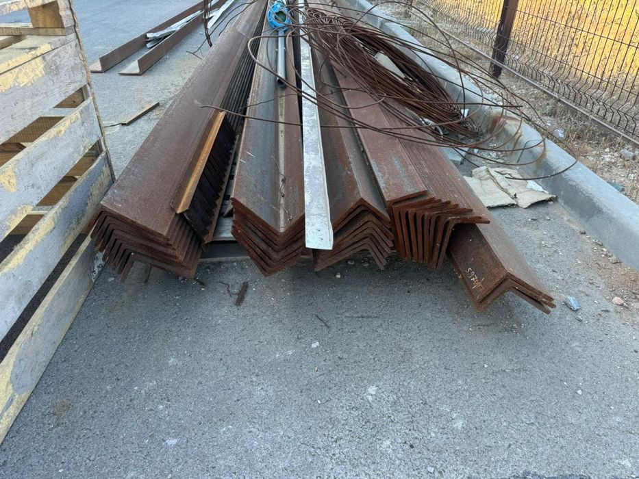 Металический уголник