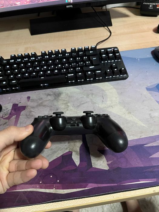 Vand 2 controllere 1 de xbox 1 PS4