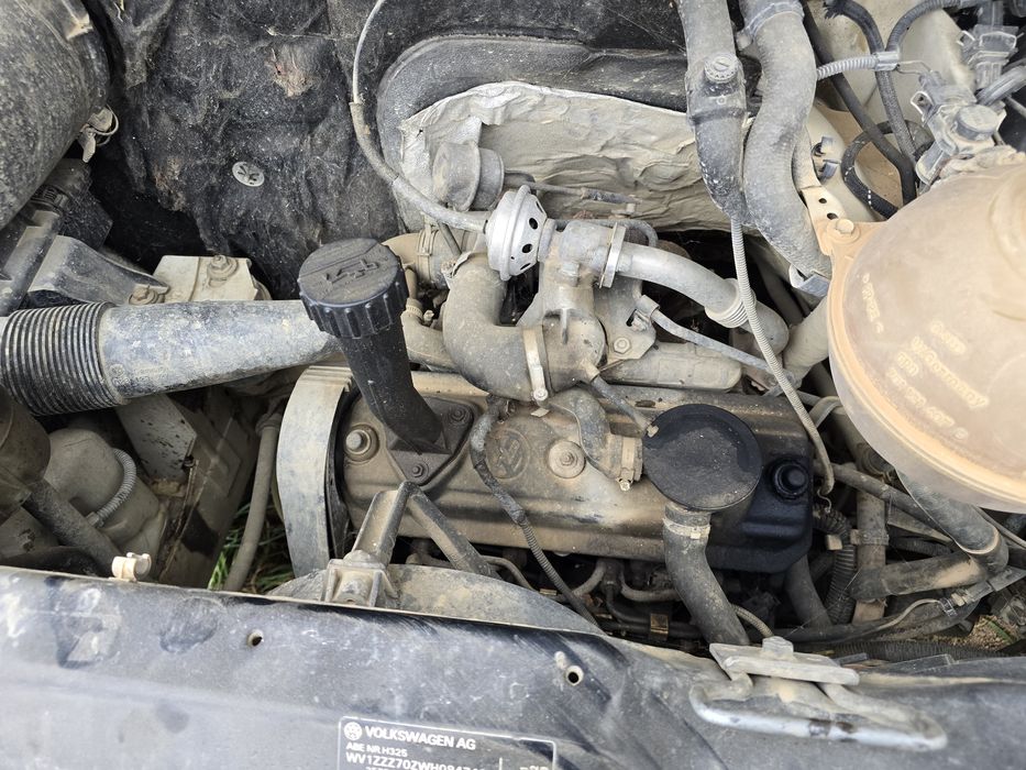 Vând t4 pentru dezmenbrari