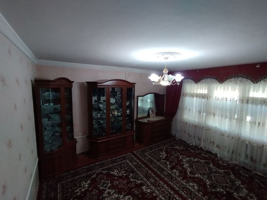 Дружба народов за кафе Райхон продается квартира 2 комнаты