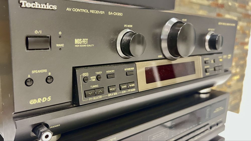 Vand linie Technics impecabila,telecomanda functionala inclusă.