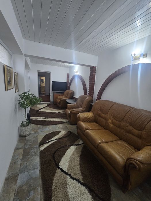 Cazare ideală, liniște, aer curat,grătar, baldachin pentru relaxare.