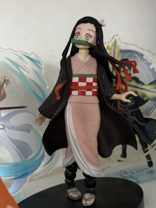 Продам разные аниме фигурки