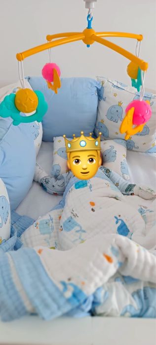 Детская кроватка и комод