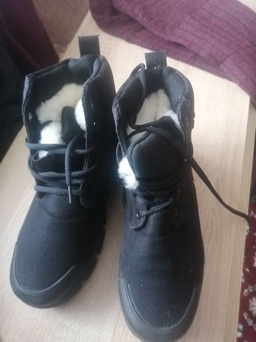Продаётся ботинки