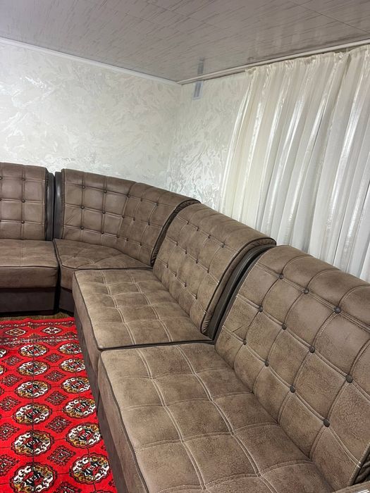 Диван сотилади Продаётся