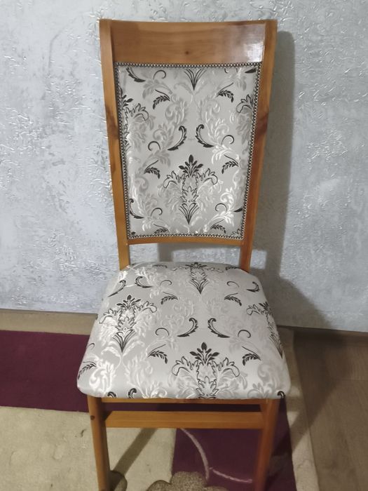 Стол со стульями