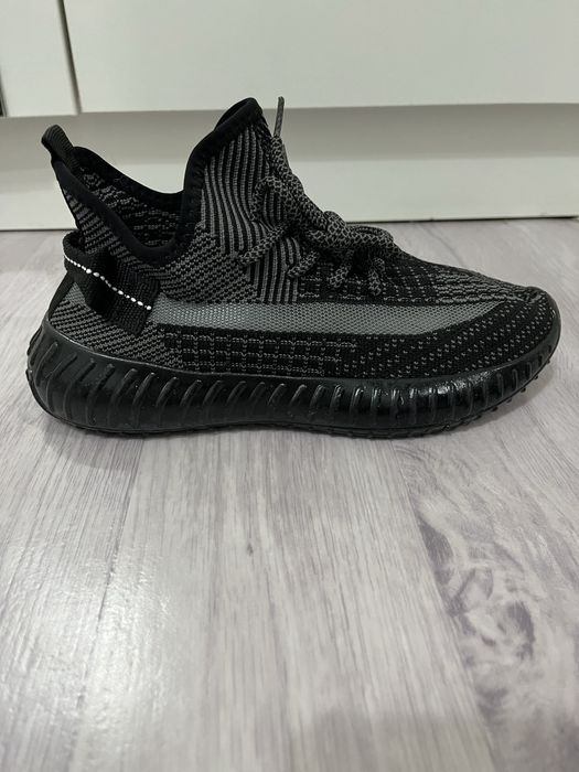 Обувь для мальчиков кроссовки туфли