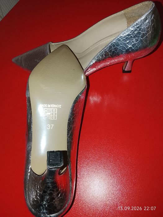 Продам женские туфли