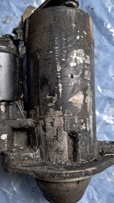 Продам стартер ауди б4 родной Boscн
