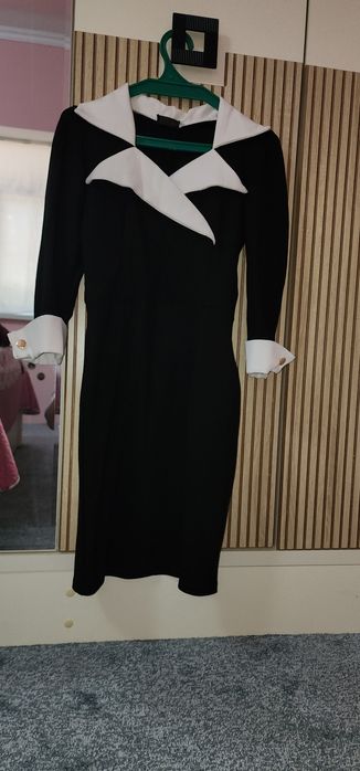 Одежда платье для девушек и женщинам.