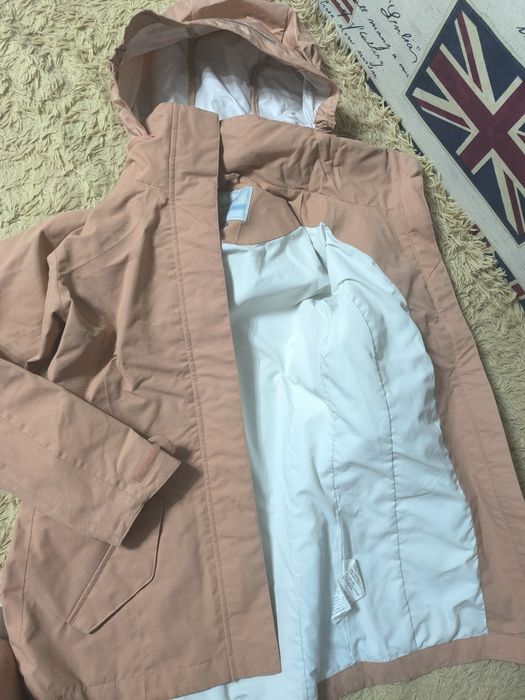 Продам ветровку на девочку