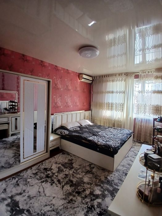 Uy sotiladi srochna!!!