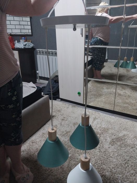 Продам 2 подвесные люстры