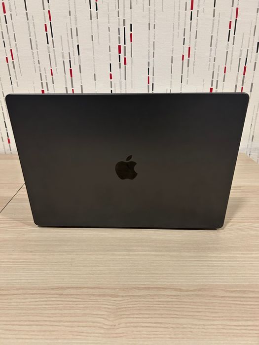 Apple MacBook PRO 16.2 (2024)