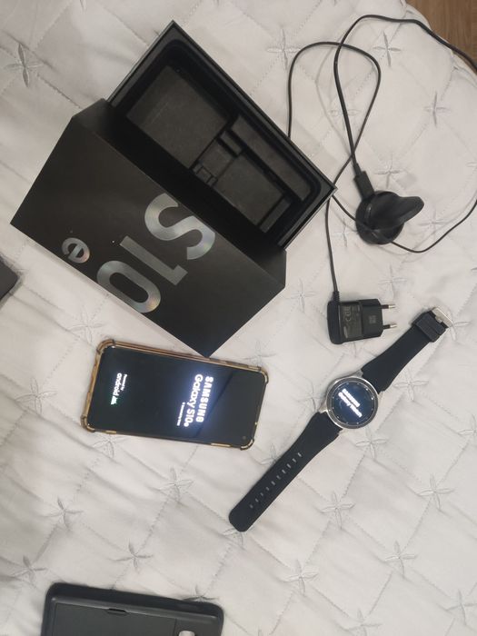 Смартфон Galaxy S10e ,  отличном состоянии.