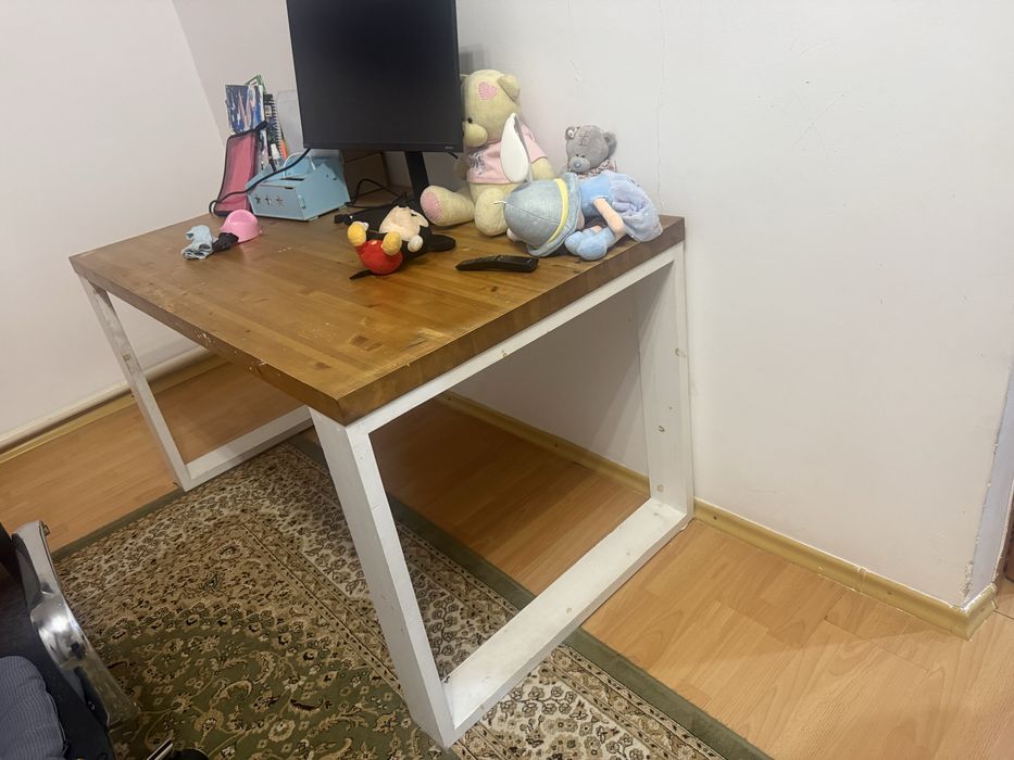 Стол деревянный письменный