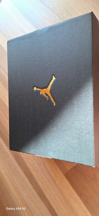 Air Jordan 1 Mid GS "Light Smoke Grey" mărimea 37.5 :•