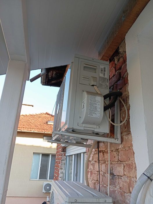 Климатик HISENSE CA25YR03G/ CA25YR03W много добро състояние