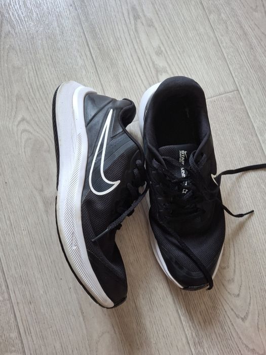 Кроссовки спортивные