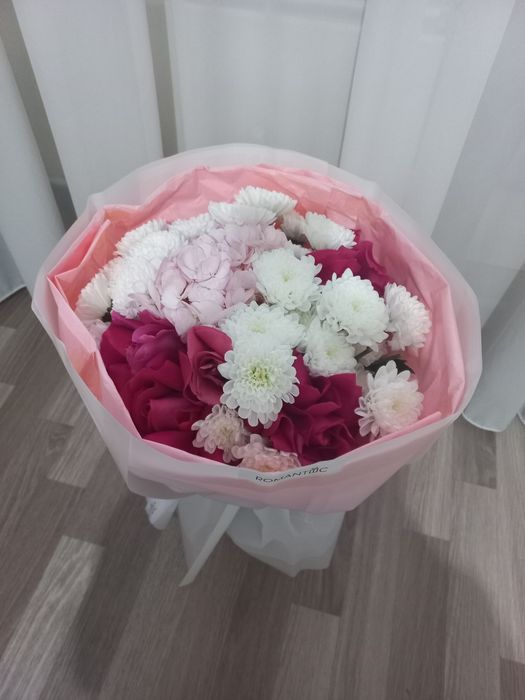 Цветы  розы свежие