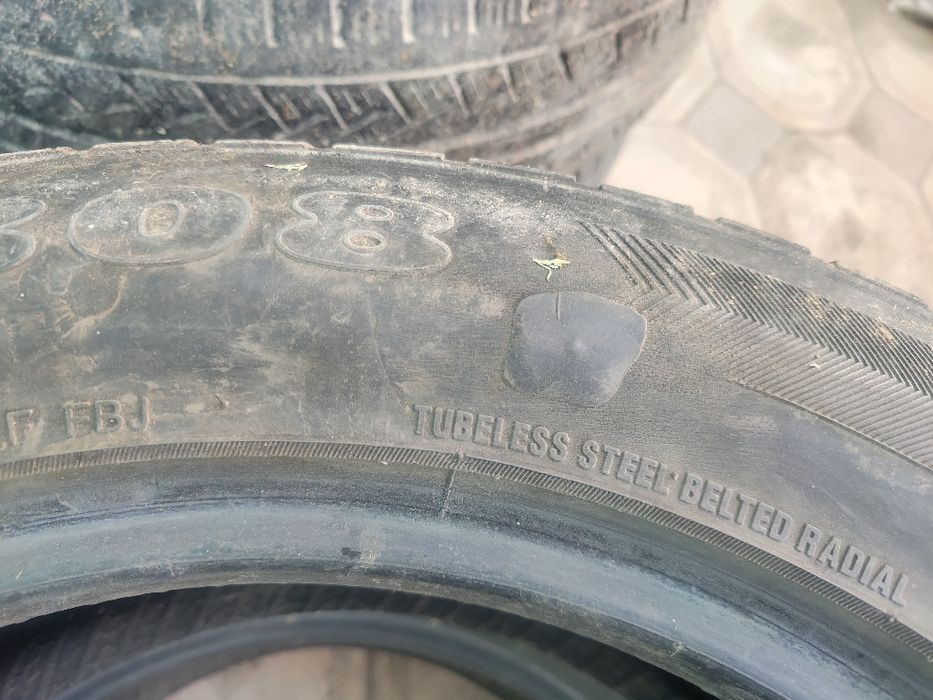 Продам пару шин 225/55 R17