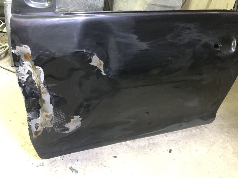 Тайота Ярис дверь