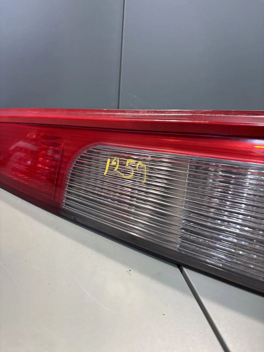 Lampa / Tripla stop dreapta pe aripa Ford C-Max 2004