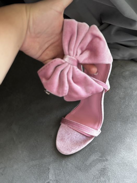 Sandale roz din catifea