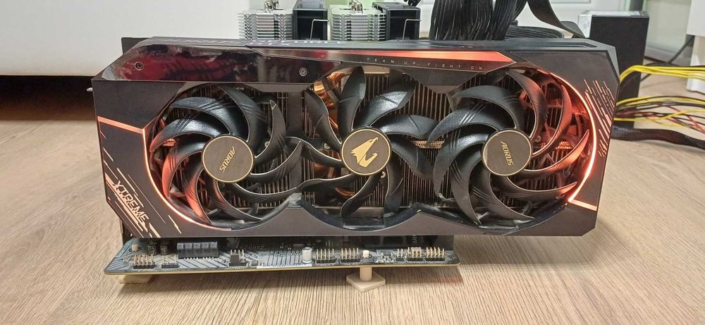Gigabyte AORUS RTX 3080 Master 10GB - Перфектна, с LCD дисплей