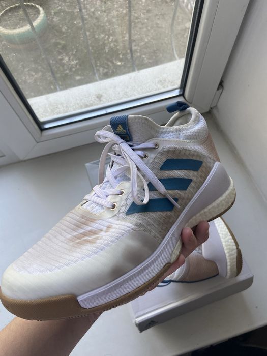 Волейбольные кроссовки Adidas