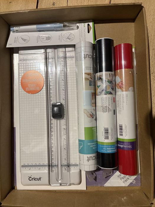 Set Cricut – unelte + materiale
