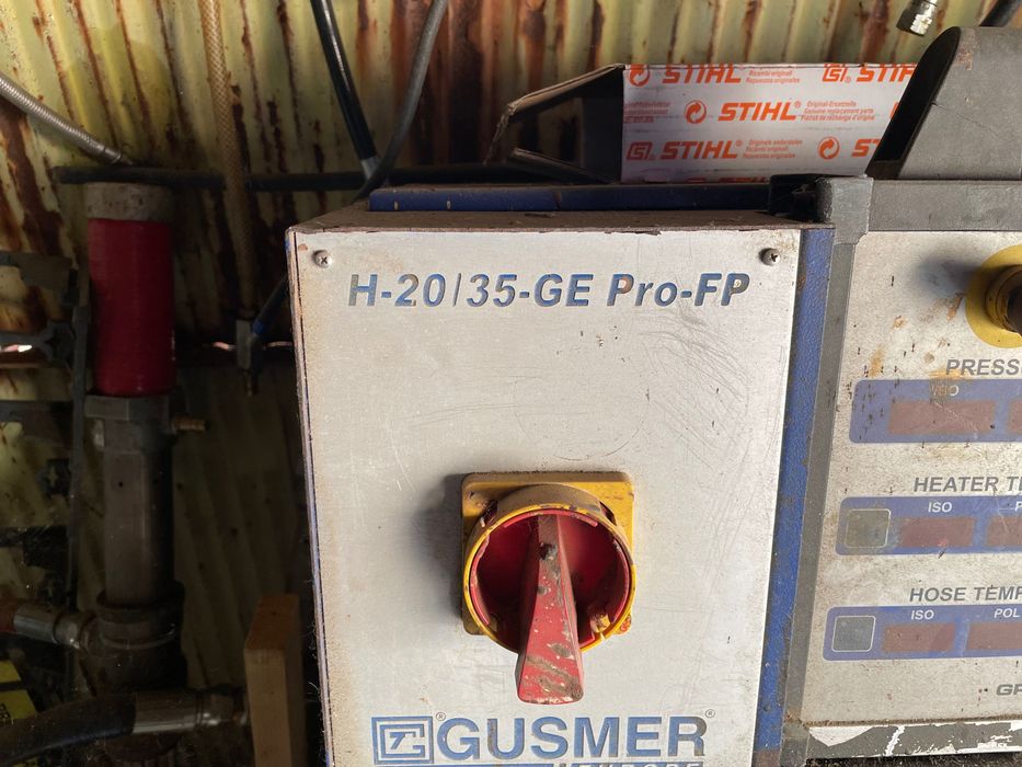 Gusmer  utilaj suflat spuma poliuretanica pentru piese