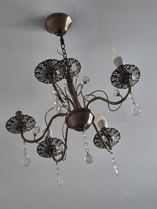 Продам люстры разные